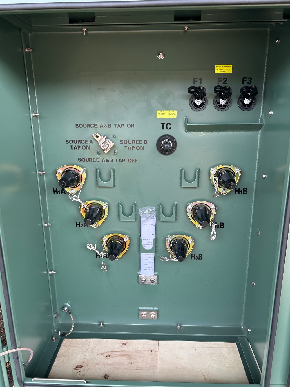 300 KVA 13200Y/7620 Primary, 208/120 Secondary, with taps, bayonet fusing, 4 POS Loadbreak Switch - Image 2