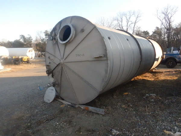 10000 gallon Northland Stainless Steel tank, 96" dia. x 312" straight side, flat sloped bottom 1981 - Image 1