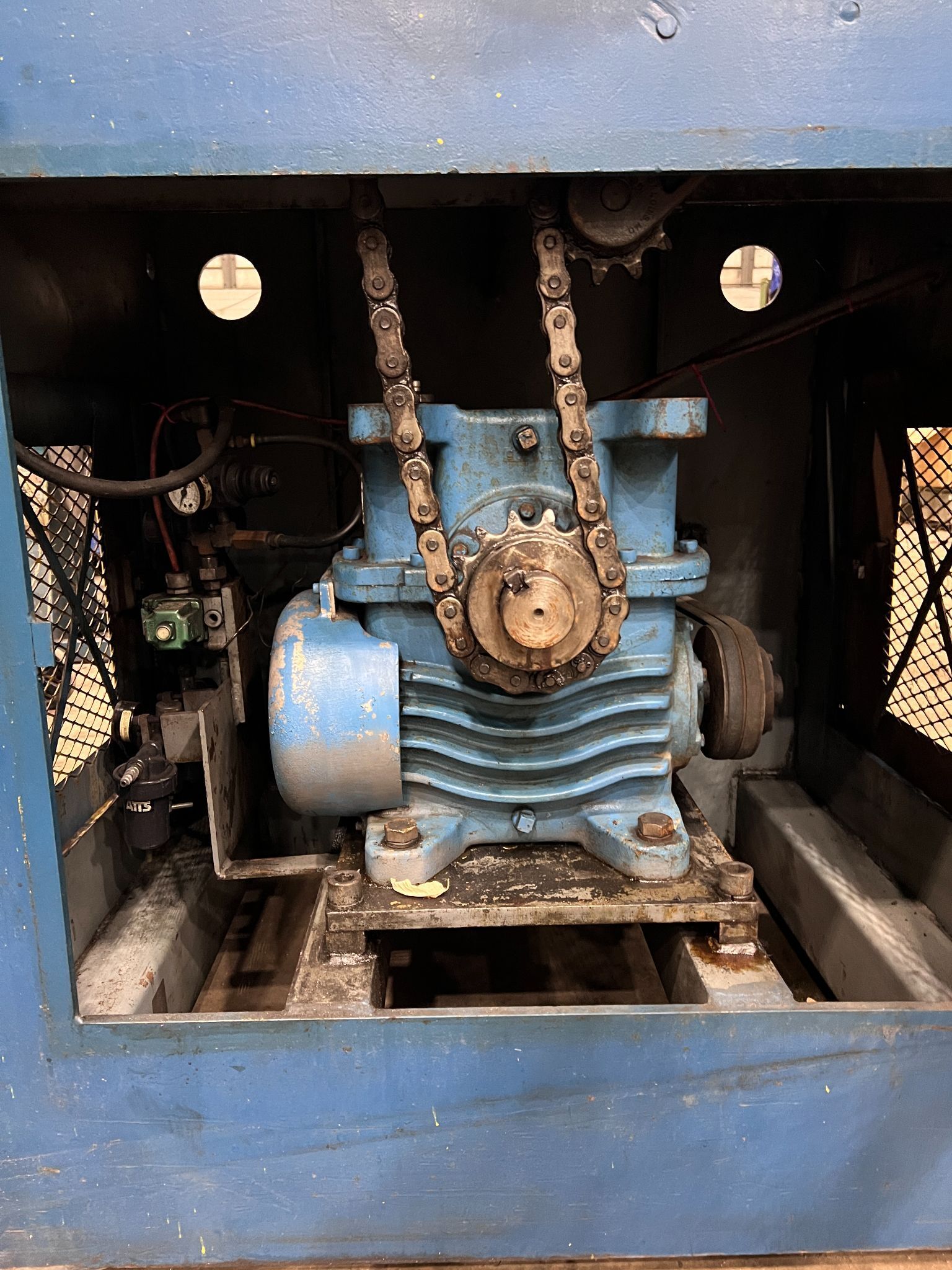 10000 lb. Dallas #06700, motorized uncoiler, 30" width, 60" outside dimensions, 20"-24" ID, 3-leaf, manual - Image 6