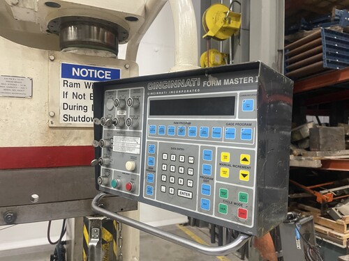 230 Ton, Cincinnati, press brake, 12' overall - Image 5
