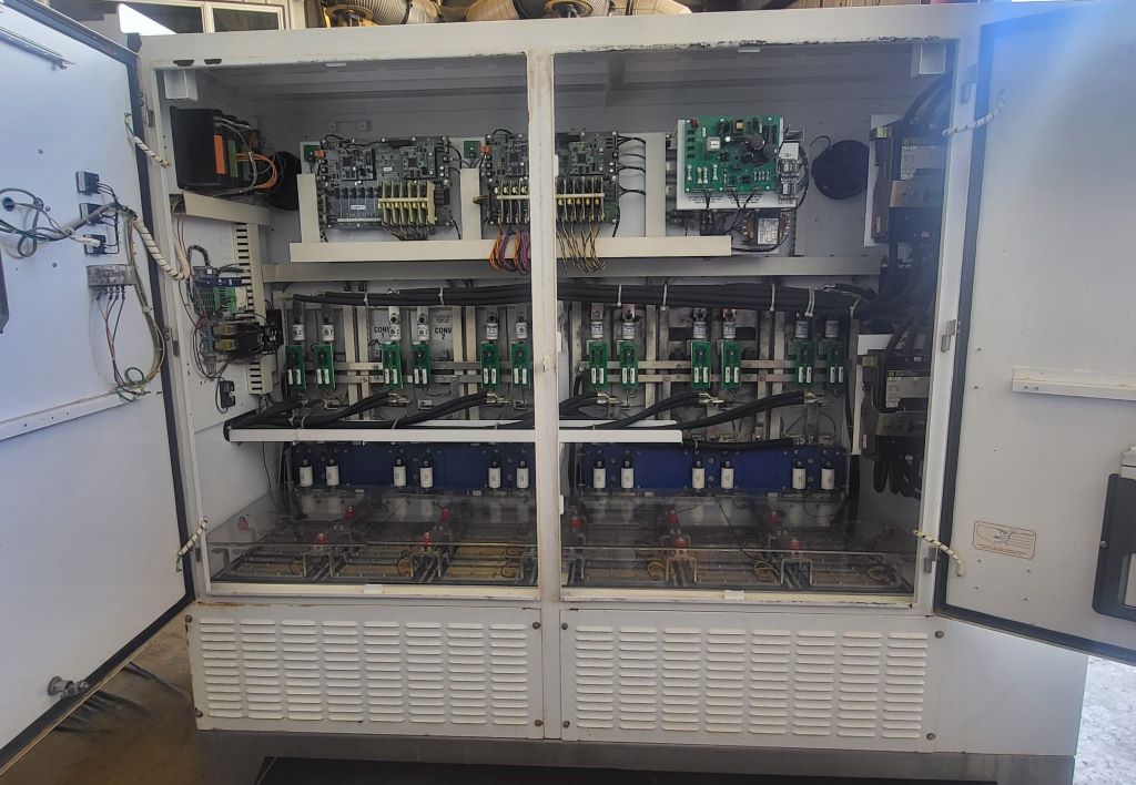 849 HP Centrilift, 8900-4-GCS-24P, VFD, 118" L x 48" W x 84" H, 3 phase, 380/480 Volts - Image 3