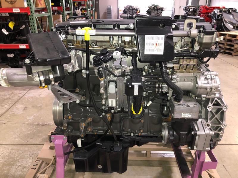 375 HP Detroit DD8, Complete Diesel Truck Engine, New - Image 1