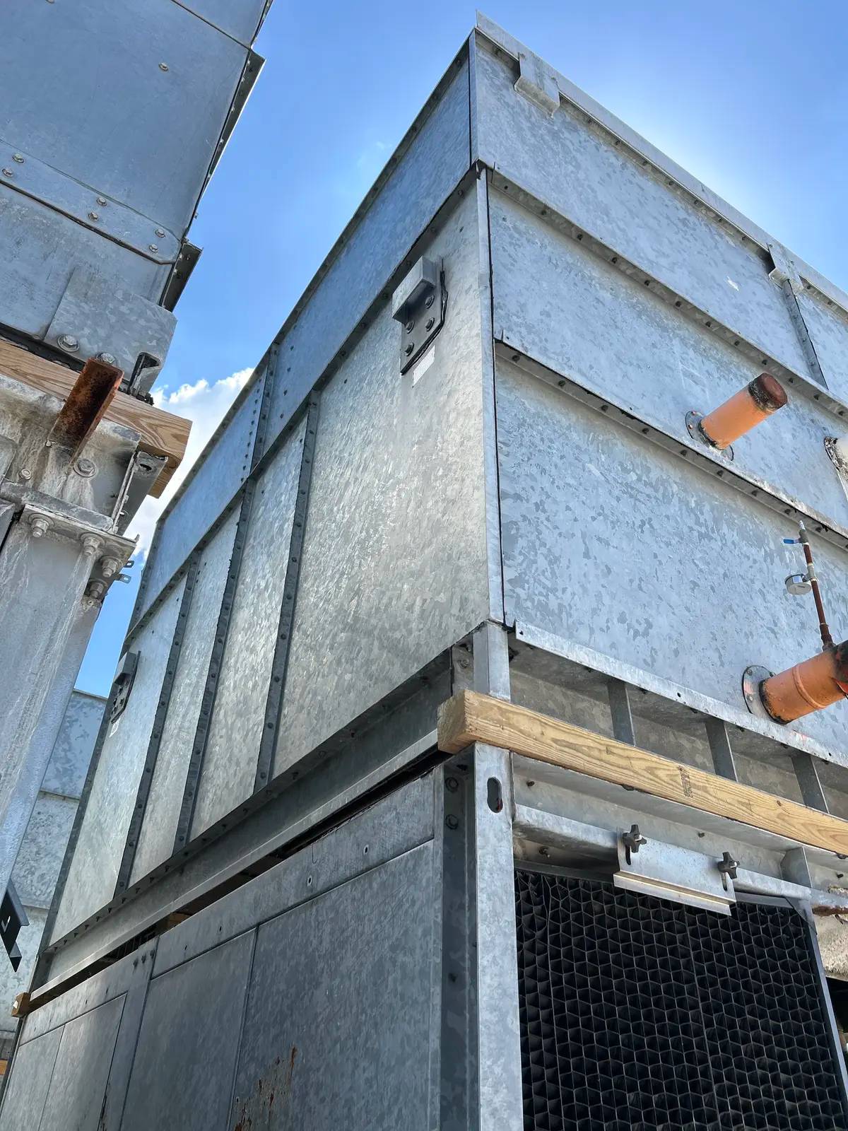 470 Ton, Imeco #IDC-1880-4, evaporative condenser, 2 motors, 1 tower units, 79525 cfm, 300 psi, 715 GPM, 2001 - Image 8