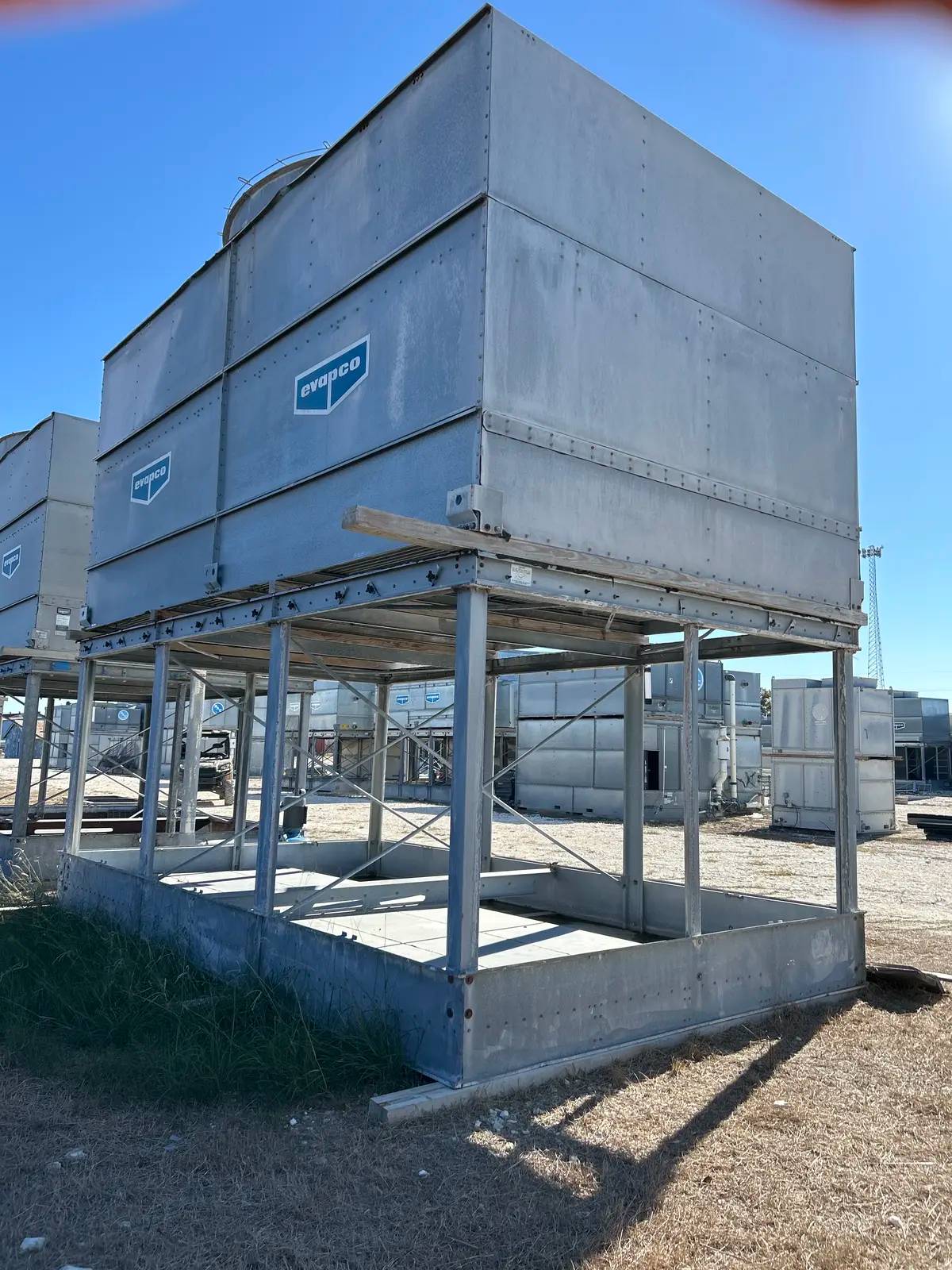 967 Ton, Evapco #ATC-967B, evaporative condenser, 155300 cfm, 400 psig, 60 HP motor, 2002 - Image 3