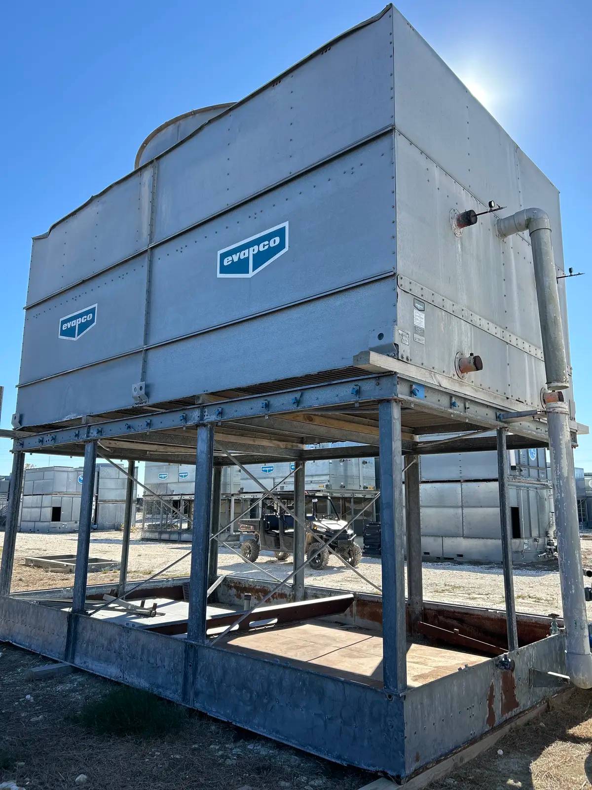 967 Ton, Evapco #ATC-967B, evaporative condenser, 155300 cfm, 400 psig, 60 HP motor, 2002 - Image 4