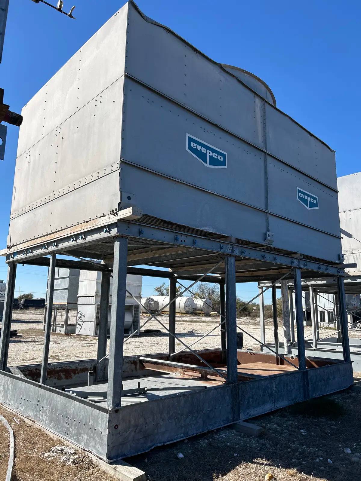 967 Ton, Evapco #ATC-967B, evaporative condenser, 155300 cfm, 400 psig, 60 HP motor, 2002 - Image 5