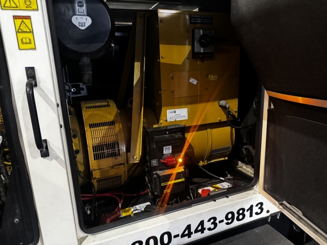 182 KW Caterpillar #XQ230-T4F, Diesel generator set, mobile, sound attenuated enclosure, EPA Tier, 277/480V. - Image 2