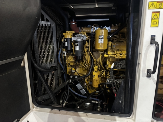 182 KW Caterpillar #XQ230-T4F, Diesel generator set, mobile, sound attenuated enclosure, EPA Tier, 277/480V. - Image 3