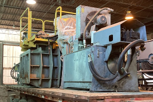 Excel #2R9, 2-ram baler, 50 HP, 9" cylinder, no bale door, low usage, 2001 - Image 9