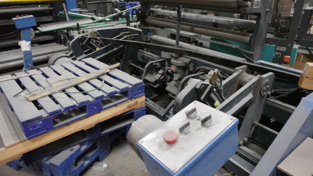 56" Grafech Engineering, Roll sheeter, 56" Web width, 40.25"-23.5" repeat length, 14400 IPH, 460 V, 2001 - Image 10