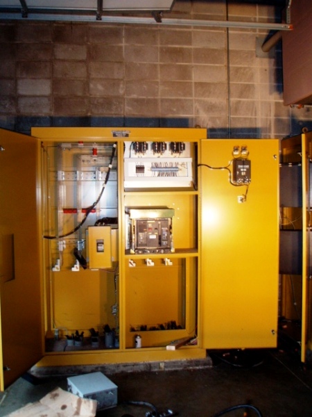 3000 Amps, Merlin Gerin, Switchgear Box, (1) 400amp mold.case, (2) Beckwith relays - Image 1