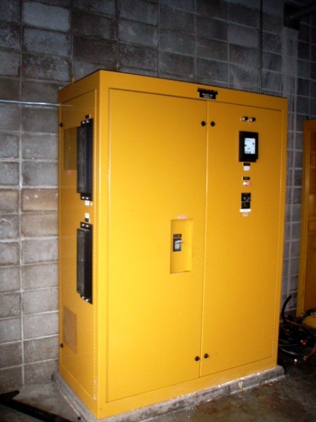 3000 Amps, Merlin Gerin, Switchgear Box, (1) 400amp mold.case, (2) Beckwith relays - Image 2