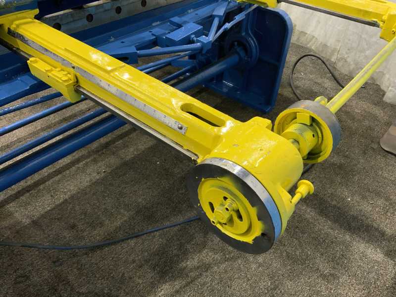 14 gauge x 6' Wysong #1472, mechanical squaring shear, 12 hold downs, 24" back gauge, 2 HP - Image 7