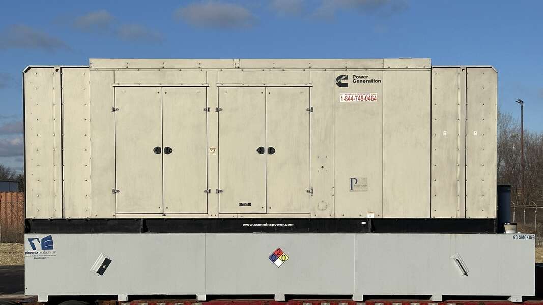 750 KW Cummins #DQFFA, diesel generator set, 277/480 Volts, 468 hours, 1490 HP @ 1800 RPM, QST30-G5 NR2 - Image 1