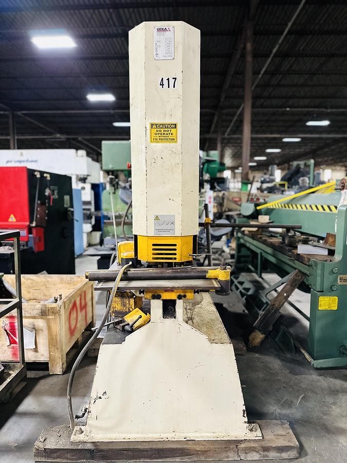 8" x 8" x .7" Geka #Hydracrop-165/S, 165 ton, serial #106104 - Image 1