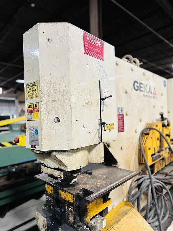 8" x 8" x .7" Geka #Hydracrop-165/S, 165 ton, serial #106104 - Image 5