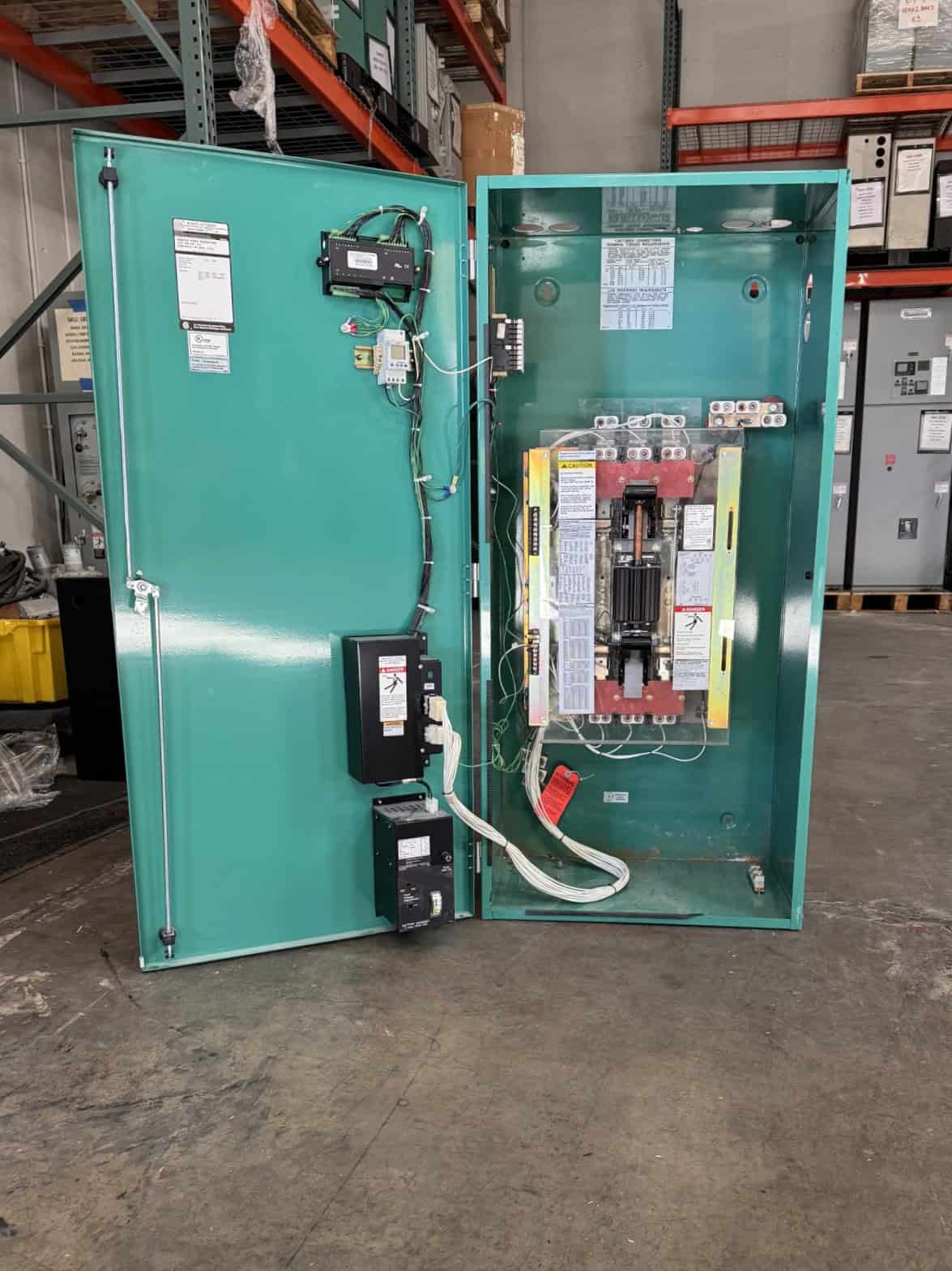 400 Amp. Cummins OTPCC-5712837, automatic transfer switch, 3-pole, 208 Volts, Nema 1, 2005 - Image 2