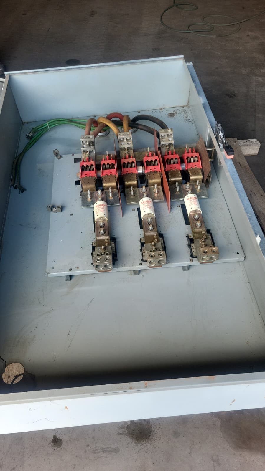 1200 Amp. Eaton Cutler-Hammer, Heavy Duty Safety Switch, w/VFD, mounted on 30' goose neck trailer, 600 V - Image 10