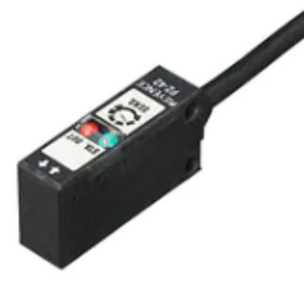 Keyence PZ-42 Built-In Amp Photoelectric Sensor, Square Reflective Cable, NPN - Image 1