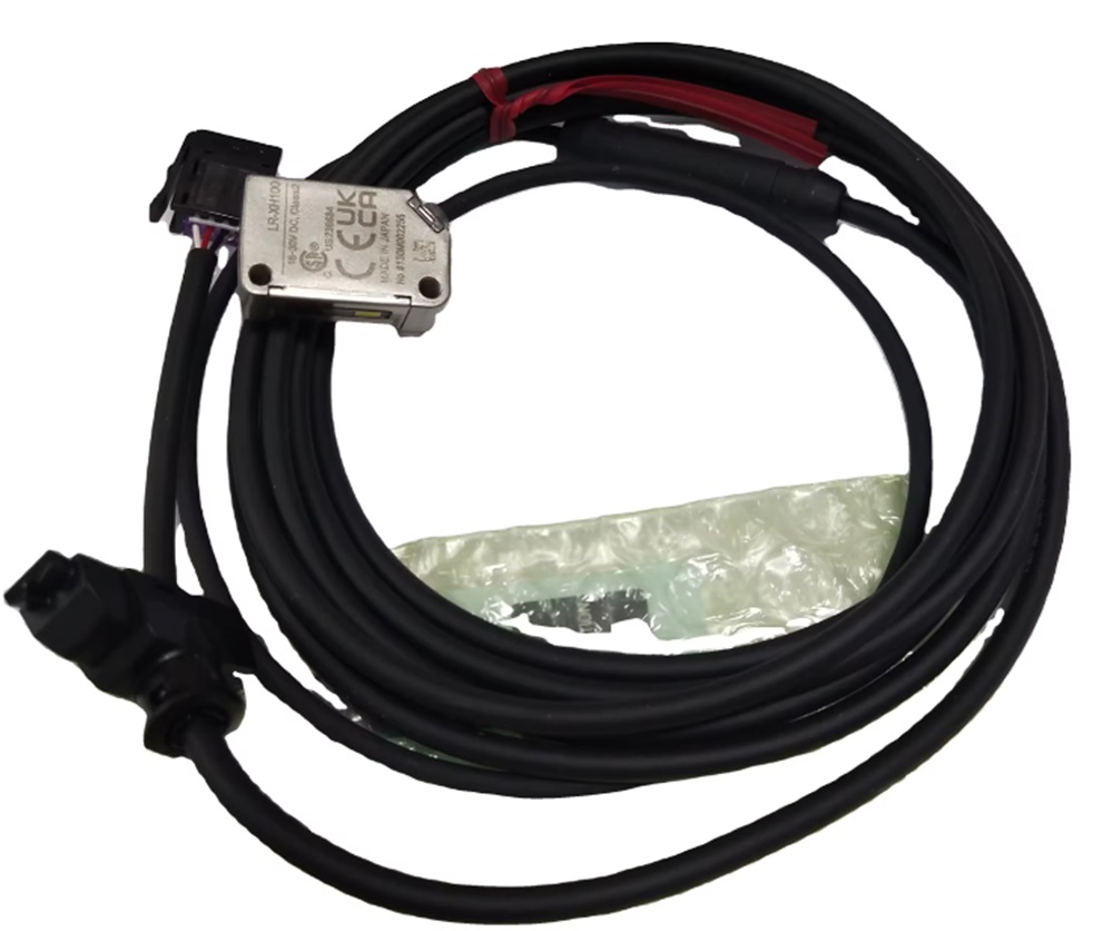 KEYENCE LR- XH250【新品未使用】 4個セット Keyence LR-XH250 Compact Photoelectric Sensor Head, Separate