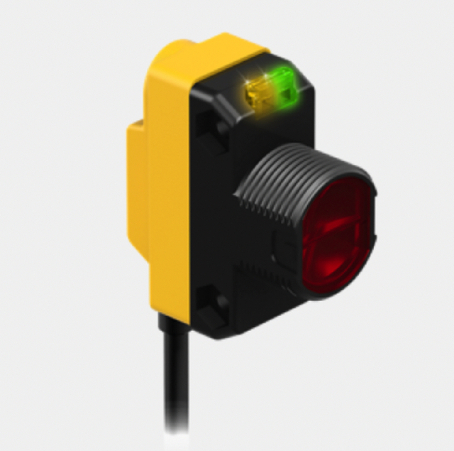 Banner QS18VP6LVQ5 64586 World-Beam QS18 Series Retro Sensor, Range 6.5m - Image 1