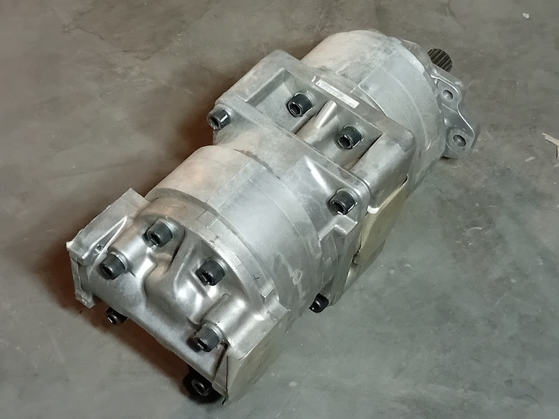 Komatsu #R7055242220, pump, new surplus - Image 7