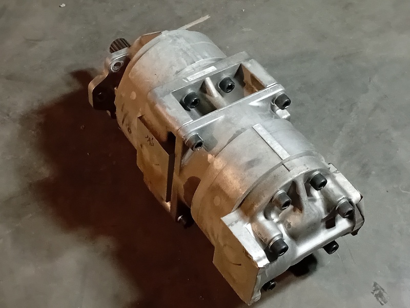Komatsu #R7055242220, pump, new surplus - Image 9