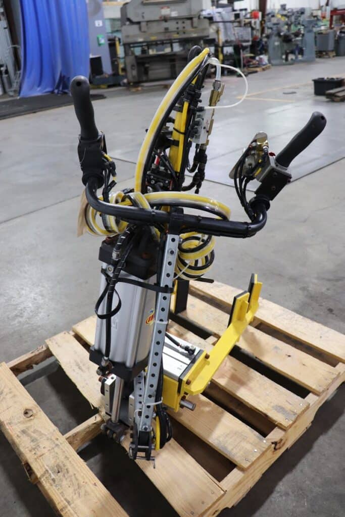 Ingersoll-Rand, pneumatic manipulator arm clamping drum lifter - Image 10