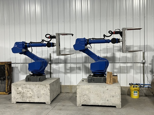 Fanuc, E-81219, Robots, 3 phase power, Very low hours, (3 available) - Image 1