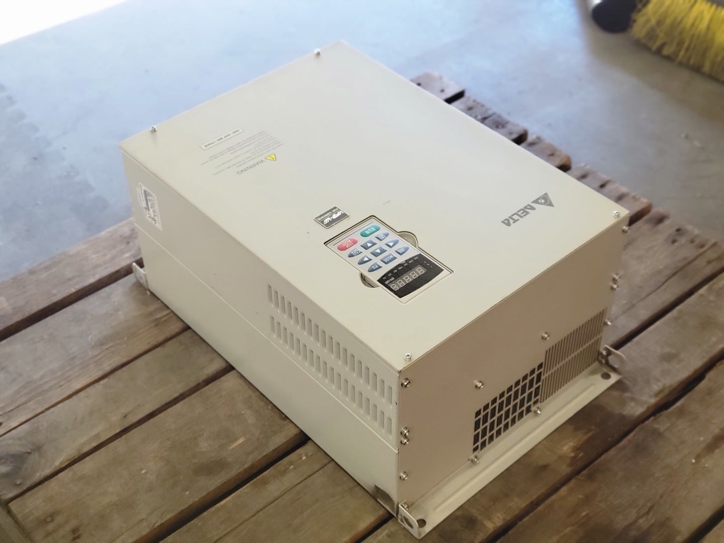 40 HP Delta Electronics, VFD300V43A-2, control drive, 600 Volts, 3 phase, 60 amps - Image 7