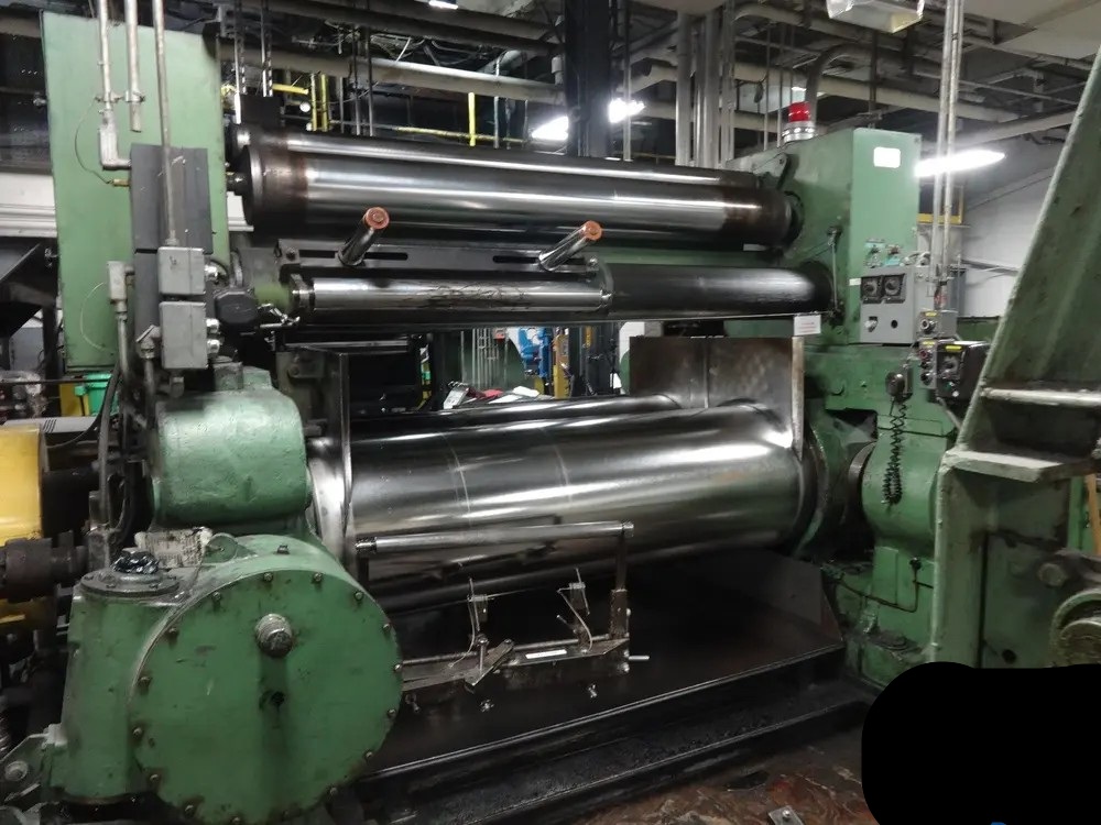 26" x 26" x 84" Adamson United rubber or plastic mill, 2-roll, 500 HP. drilled rolls, motorized roll - Image 1