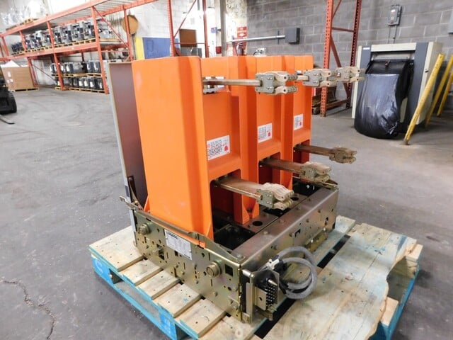1200 Amps, General Electric, vb1-13.8-1000-3 powe, circuit breaker, 15 KV, 125 VDC - Image 6