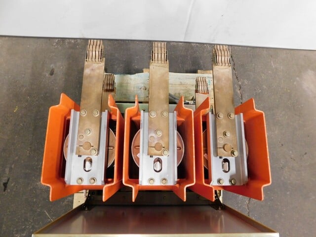 1200 Amps, General Electric, vb1-13.8-1000-3 powe, circuit breaker, 15 KV, 125 VDC - Image 10