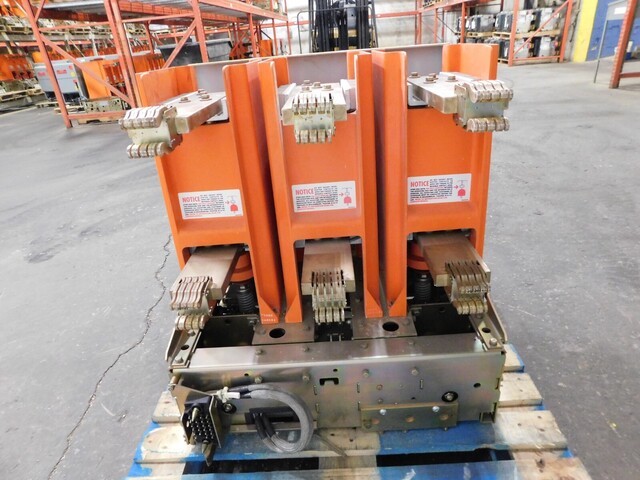 2000 Amps, General Electric, vb1-13.8-1000-3 powe, circuit breaker, 15 KV, 125 VDC - Image 8