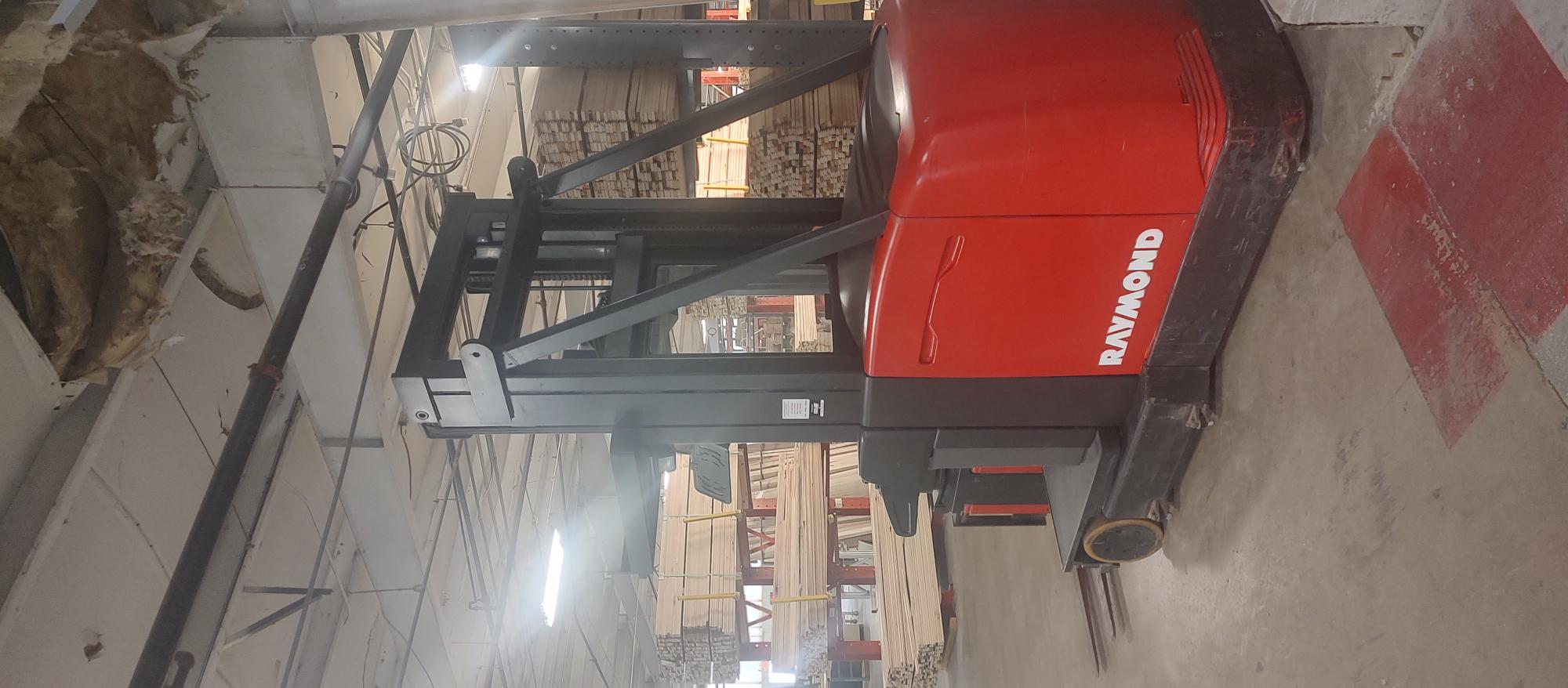 3000 lb. Raymond #SA-3SR30T, Order Picker/Fork Lift, 42" forks, 135" lift height, 48 volt battery electric - Image 4