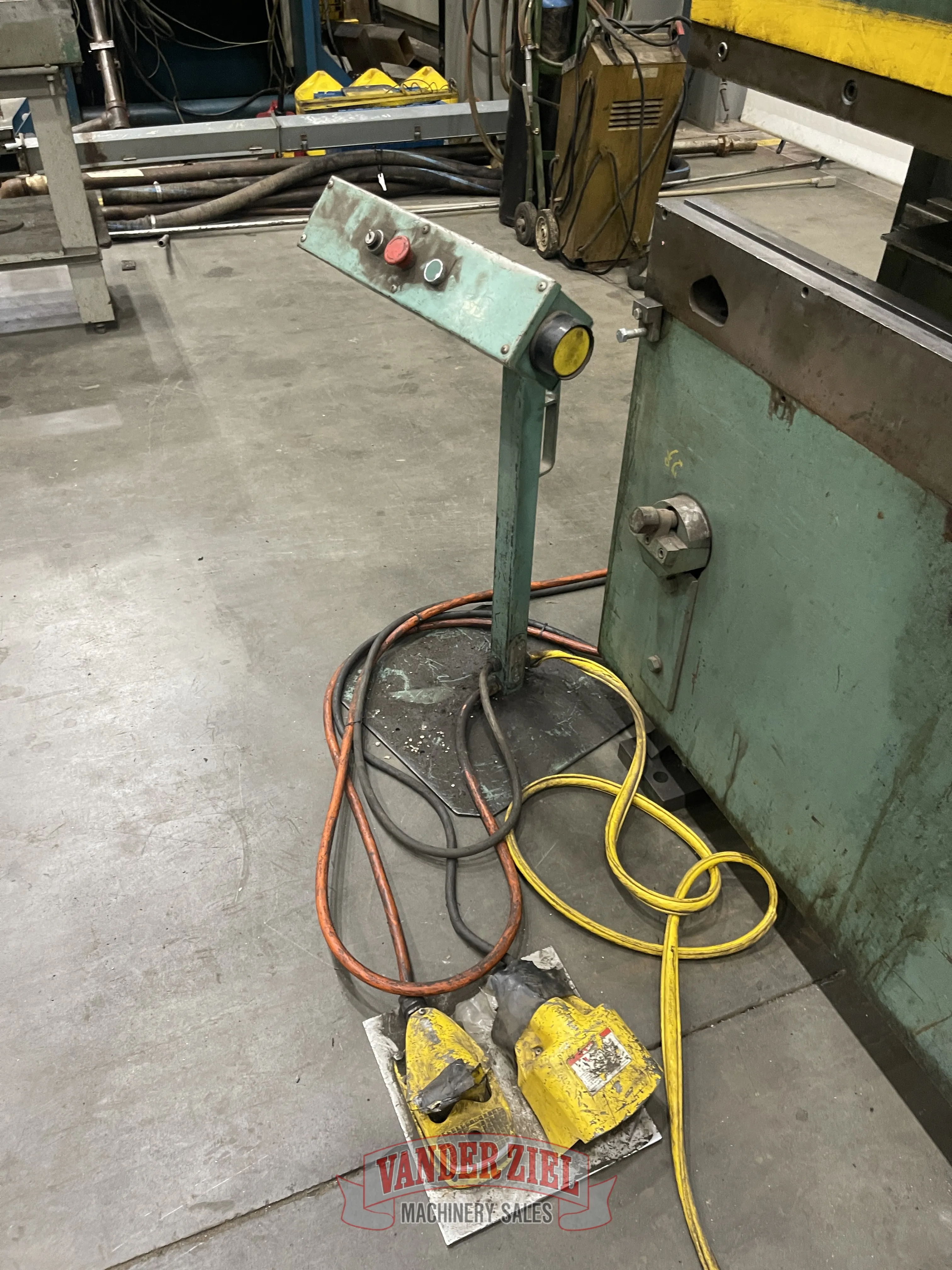 65 Ton, Piranha press brake, 8' overall, 78" between housing, 6" stroke, 9" Shut Height, 10 HP - Image 3