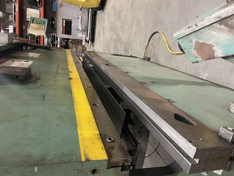 65 Ton, Piranha press brake, 8' overall, 78" between housing, 6" stroke, 9" Shut Height, 10 HP - Image 4