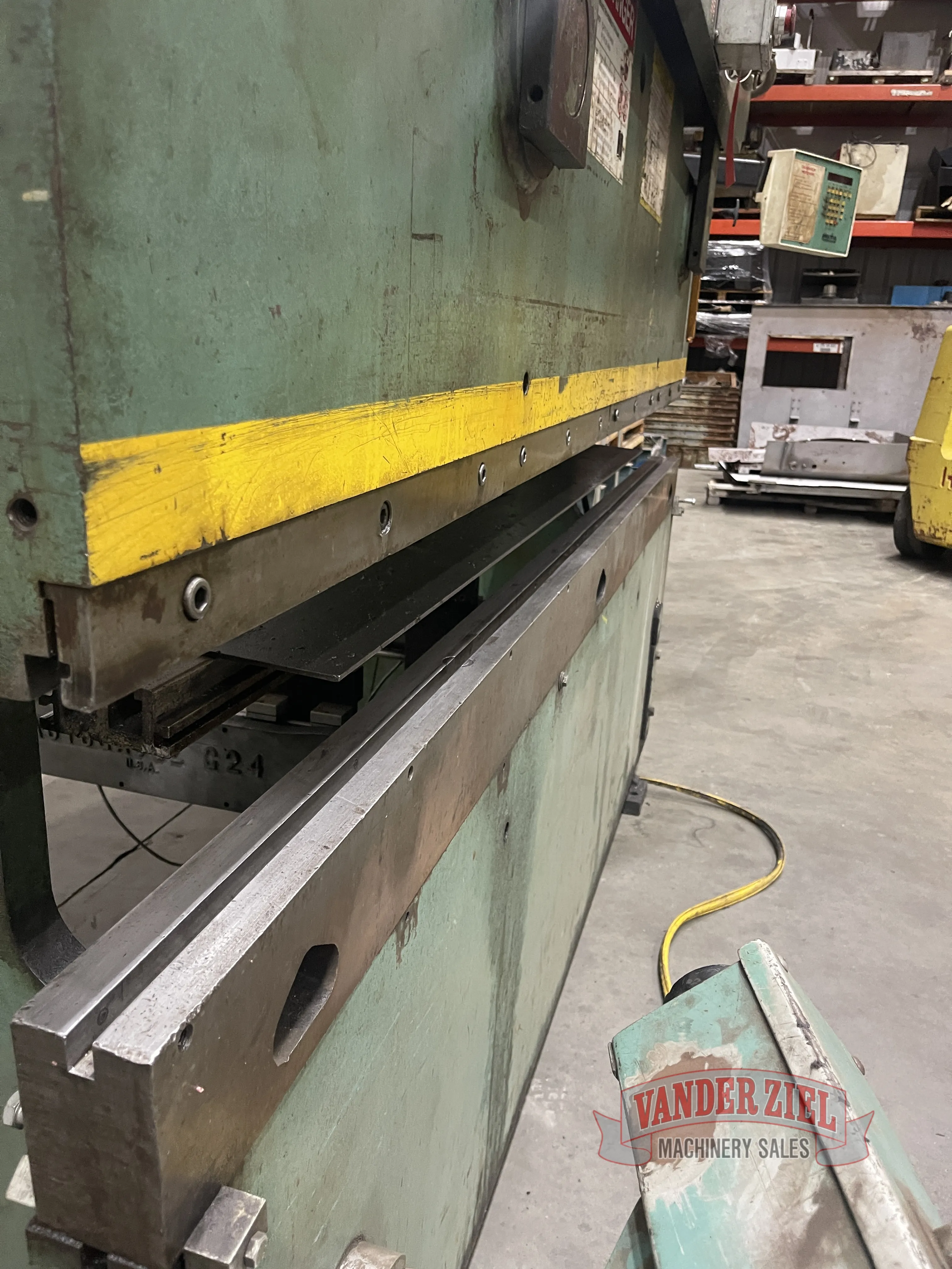 65 Ton, Piranha press brake, 8' overall, 78" between housing, 6" stroke, 9" Shut Height, 10 HP - Image 4