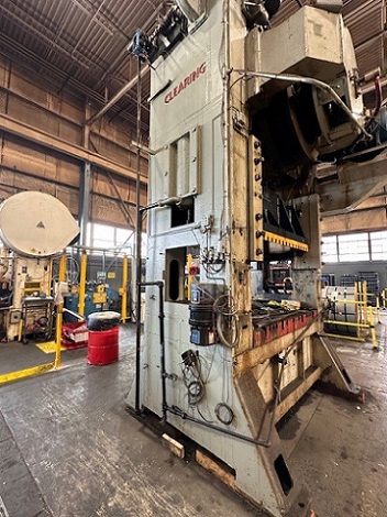 300 Ton, Clearing, straight side double crank stamping press, 14" stroke, 72" x48" bed, 28 SPM, 30 HP - Image 6