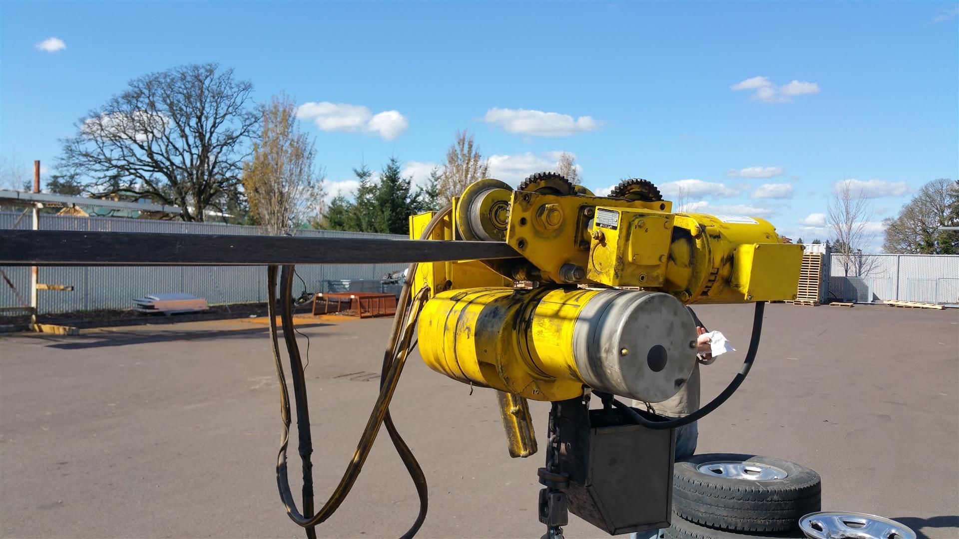 1 Ton, Budgit #BEH0132, hoist w/ motorized trolley, 10' lift, 6' pendant drop, 2000 - Image 3
