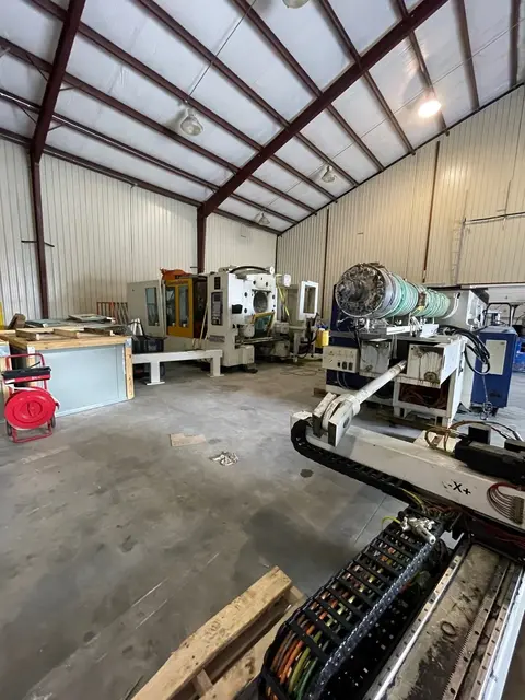 950 Ton, 175 oz., Krauss Maffei #KM950/01-8100MX, horizontal injection molding machine, 115mm screw, 2004 - Image 3