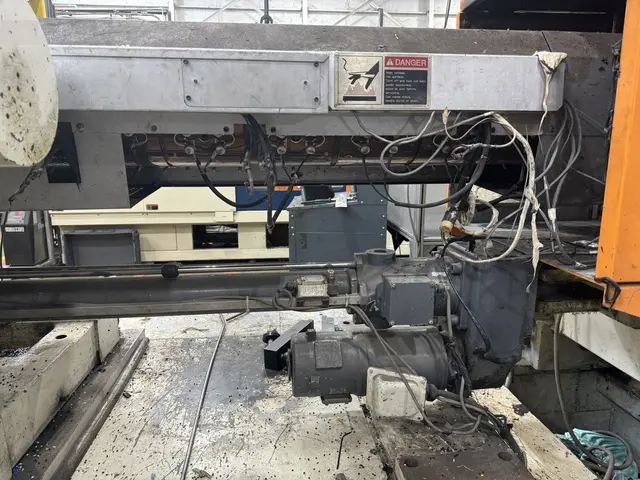 720 Ton, 119.4 oz., UBE #Ultima-UN720W/114E, horizontal injection molding machine, all electric, 2008 - Image 8