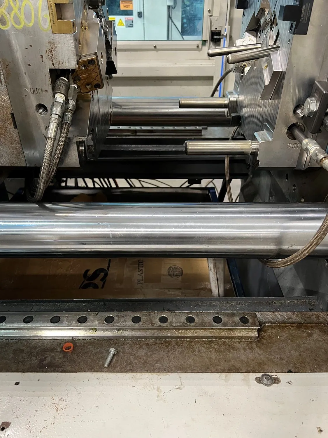 194 Ton, 6.4 oz., Krauss Maffei #KM180-380AX, horizontal injection molding machine, all electric, 2011 - Image 3