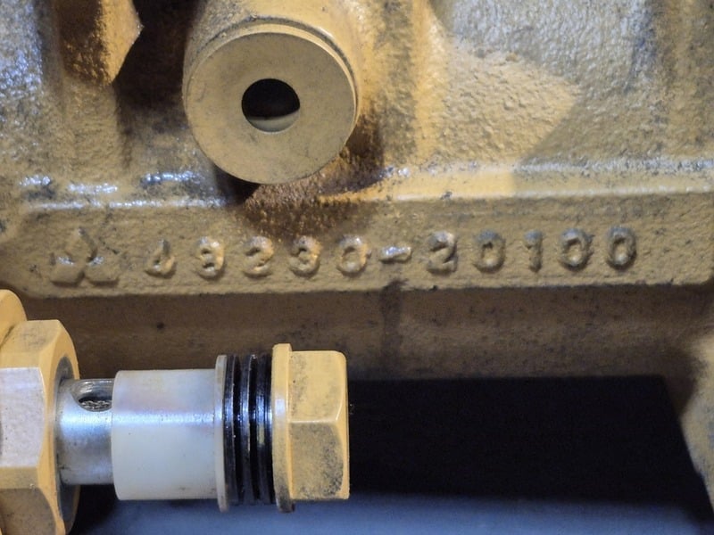 Hitachi H48C1001004, pump assembly, new surplus - Image 3