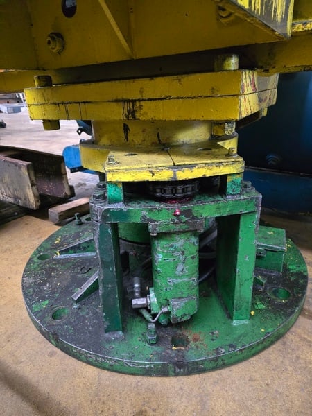 30000 lb. Turnstile (2-Arm), 60" W capacity, 5" C-hook opening, hydraulic, motorized chain-operated - Image 5