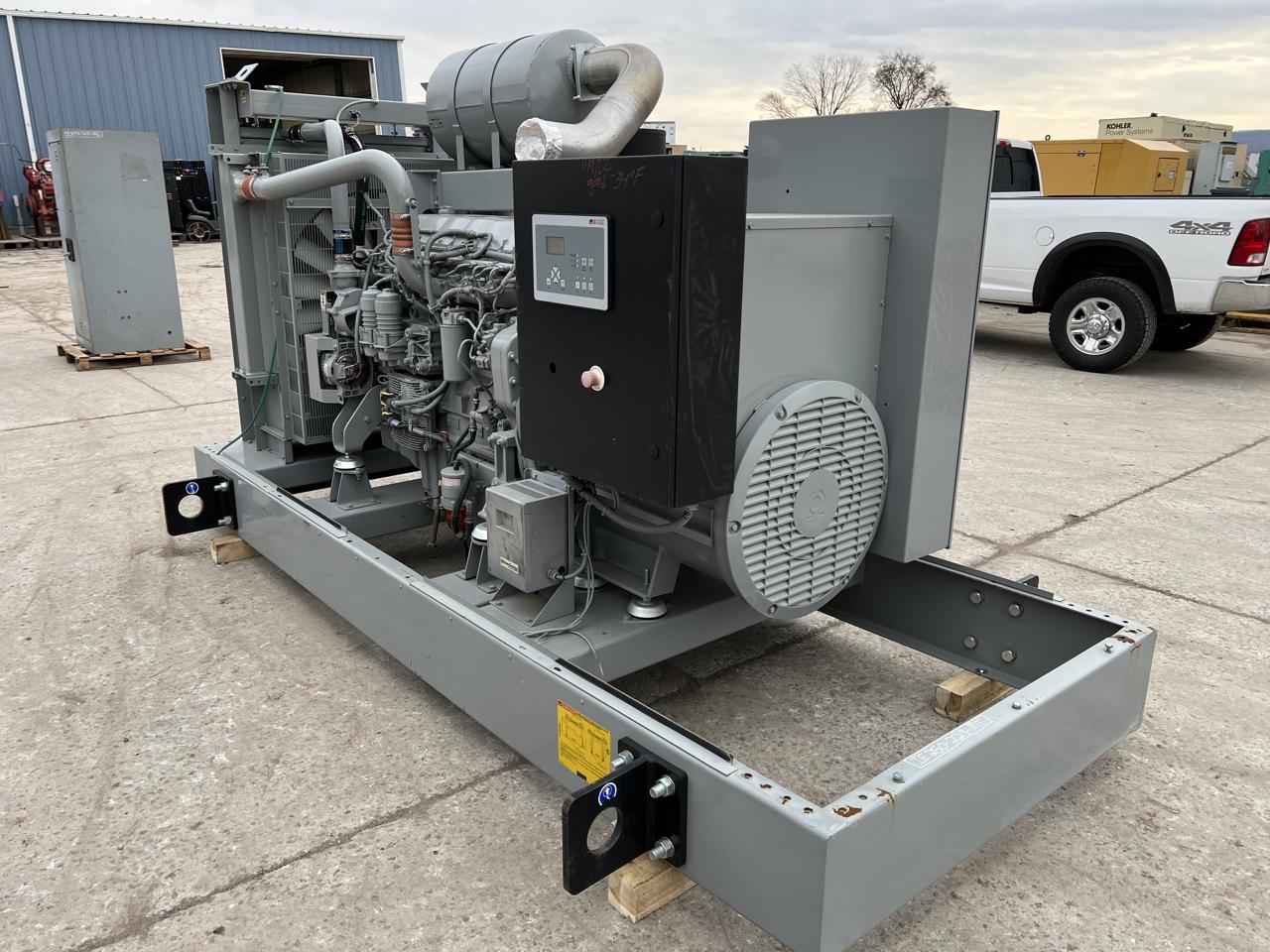 250 KW MTU #DS250, diesel generator set, 120/208 Volts, 3-phase, 312 HP @ 1800 RPM, 6R1600G70S engine, EPA - Image 8