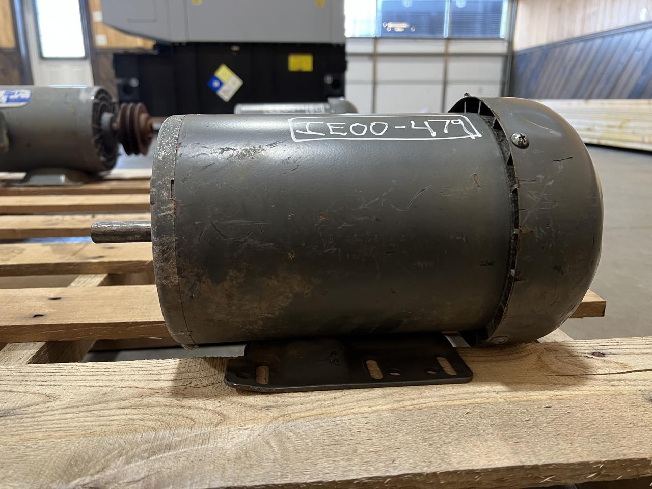3 HP 3450 RPM WEG 00336ES3EF56, Frame F56H, TEFC, Continuous Duty, 3 phase, 208-230/460 Volts, 2008 - Image 1