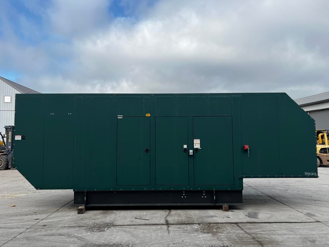 500 KW Cummins #GFGB, Natural gas generator set, 277/480 Volts, 114 hours, 770 HP @ 1800 RPM, GTA28 engine - Image 1
