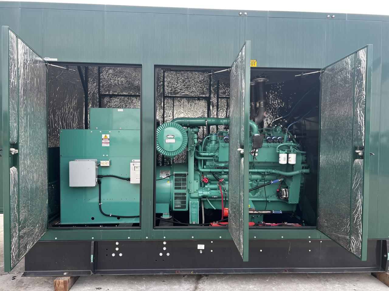 500 KW Cummins #GFGB, Natural gas generator set, 277/480 Volts, 114 hours, 770 HP @ 1800 RPM, GTA28 engine - Image 6