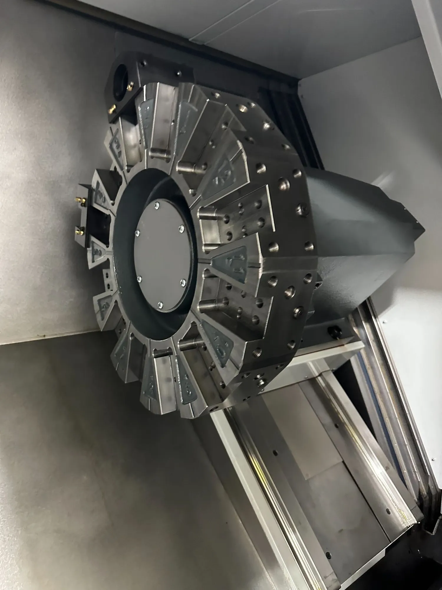 Haas #ST-40, CNC lathe, 34.5" swing, 15" chuck, 4" bar, 25.5" dia., 44" lgth, 40 HP, 2400 RPM, 2021 - Image 3